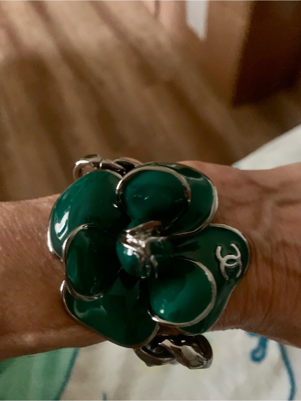 CHANEL Emeralld green metal flower Silver color braceket !
